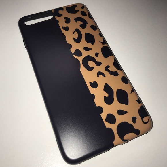 Accessories - Leopard print phone case